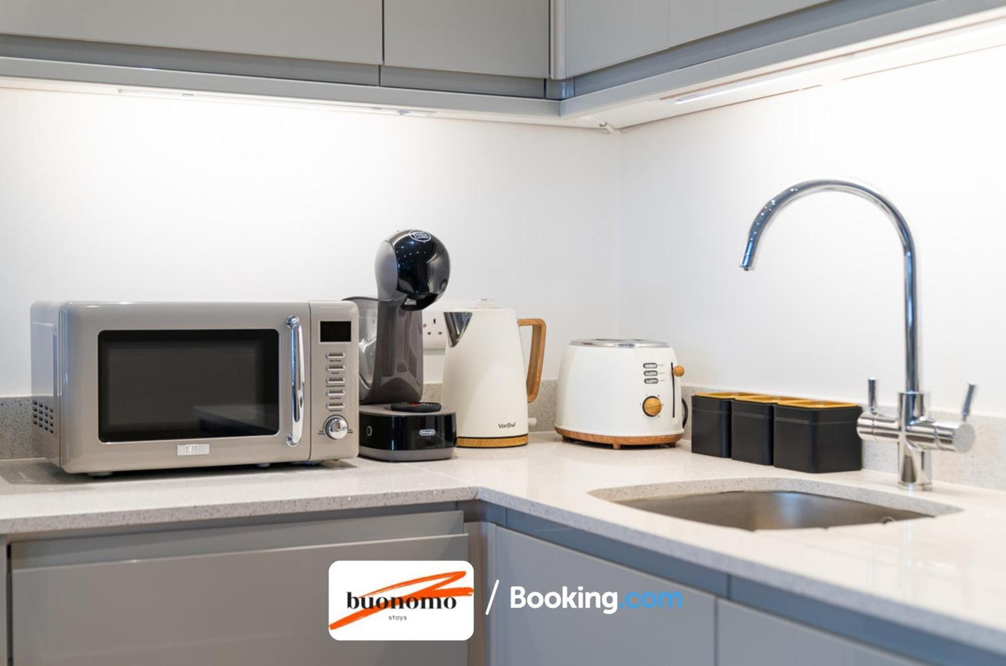 Two Bedroom Apartment At Buonomo Stays Short Lets & Serviced Accommodation Close To Wimbledon Tennis Courts ロンドン エクステリア 写真