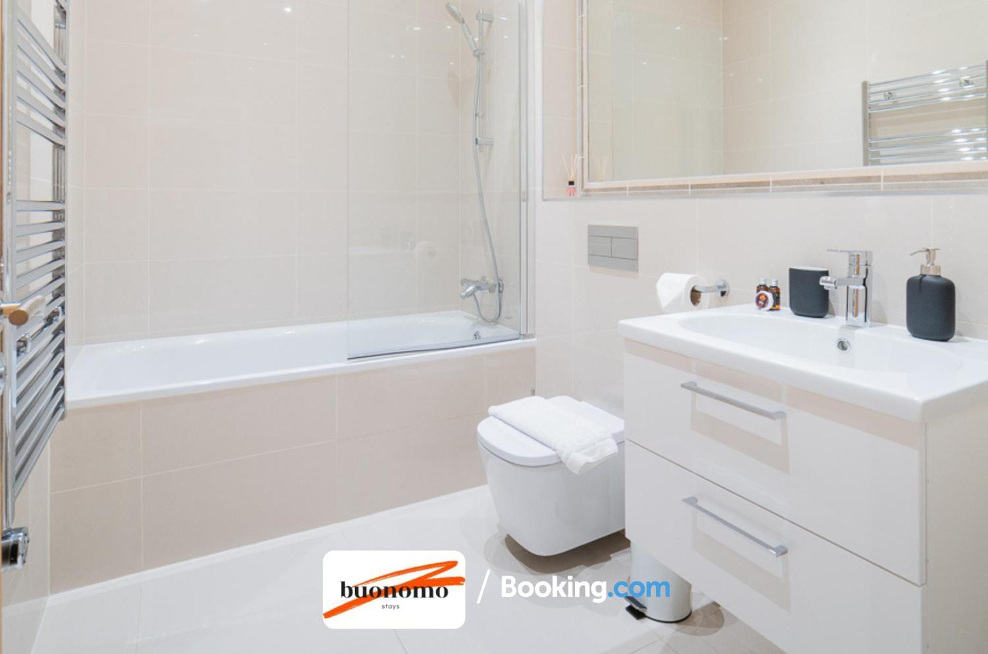 Two Bedroom Apartment At Buonomo Stays Short Lets & Serviced Accommodation Close To Wimbledon Tennis Courts ロンドン エクステリア 写真