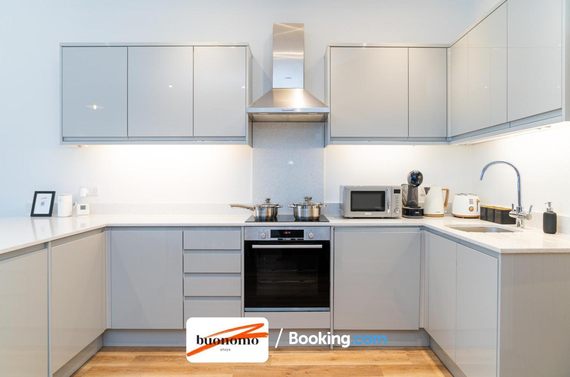 Two Bedroom Apartment At Buonomo Stays Short Lets & Serviced Accommodation Close To Wimbledon Tennis Courts ロンドン エクステリア 写真
