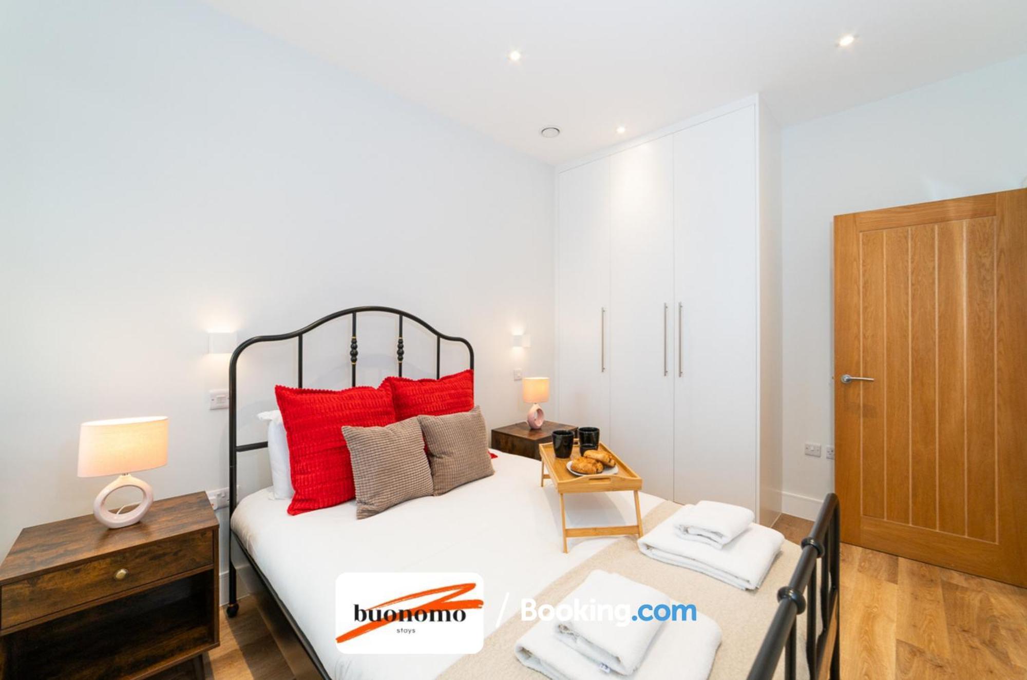 Two Bedroom Apartment At Buonomo Stays Short Lets & Serviced Accommodation Close To Wimbledon Tennis Courts ロンドン エクステリア 写真