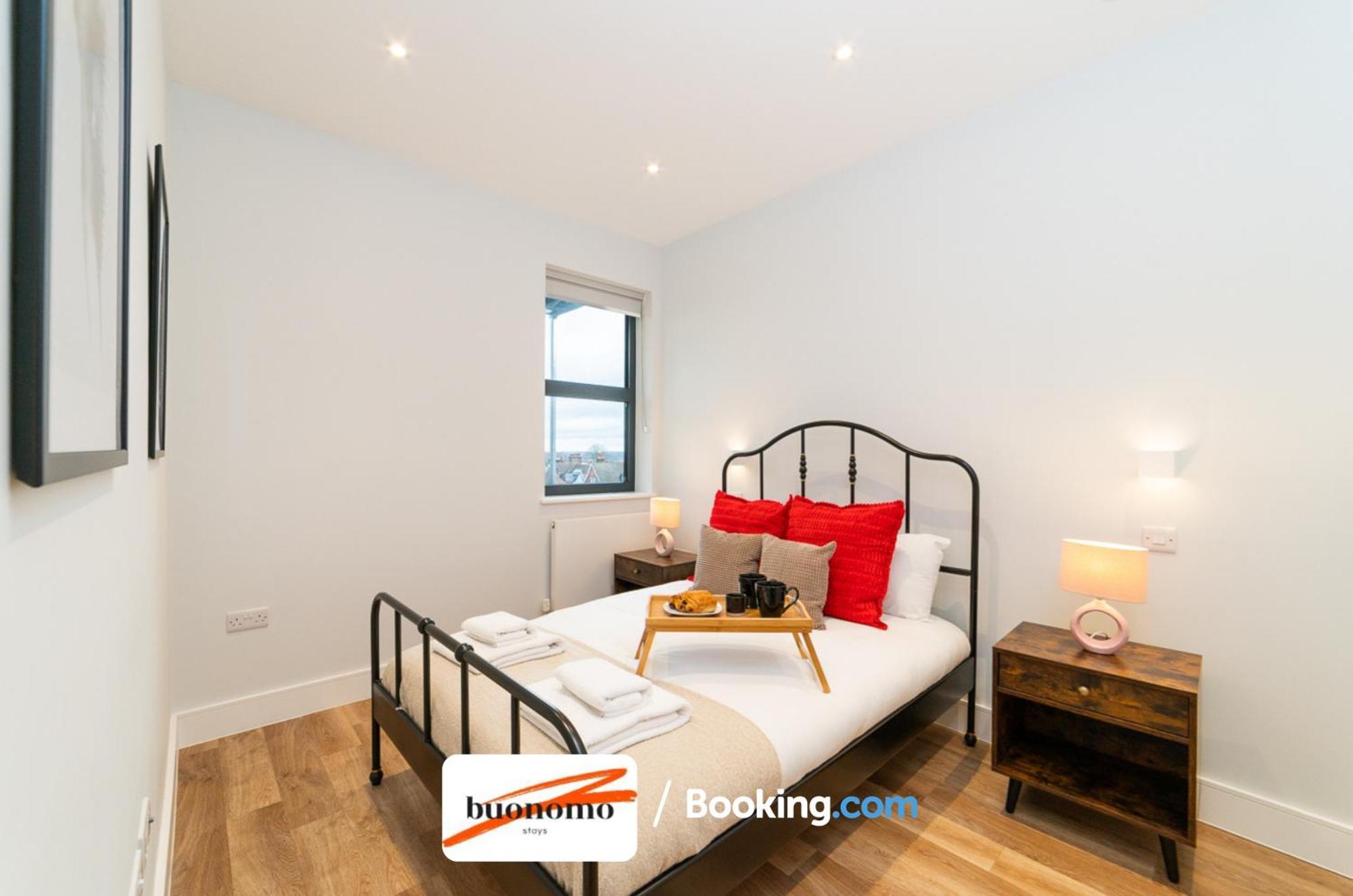 Two Bedroom Apartment At Buonomo Stays Short Lets & Serviced Accommodation Close To Wimbledon Tennis Courts ロンドン エクステリア 写真