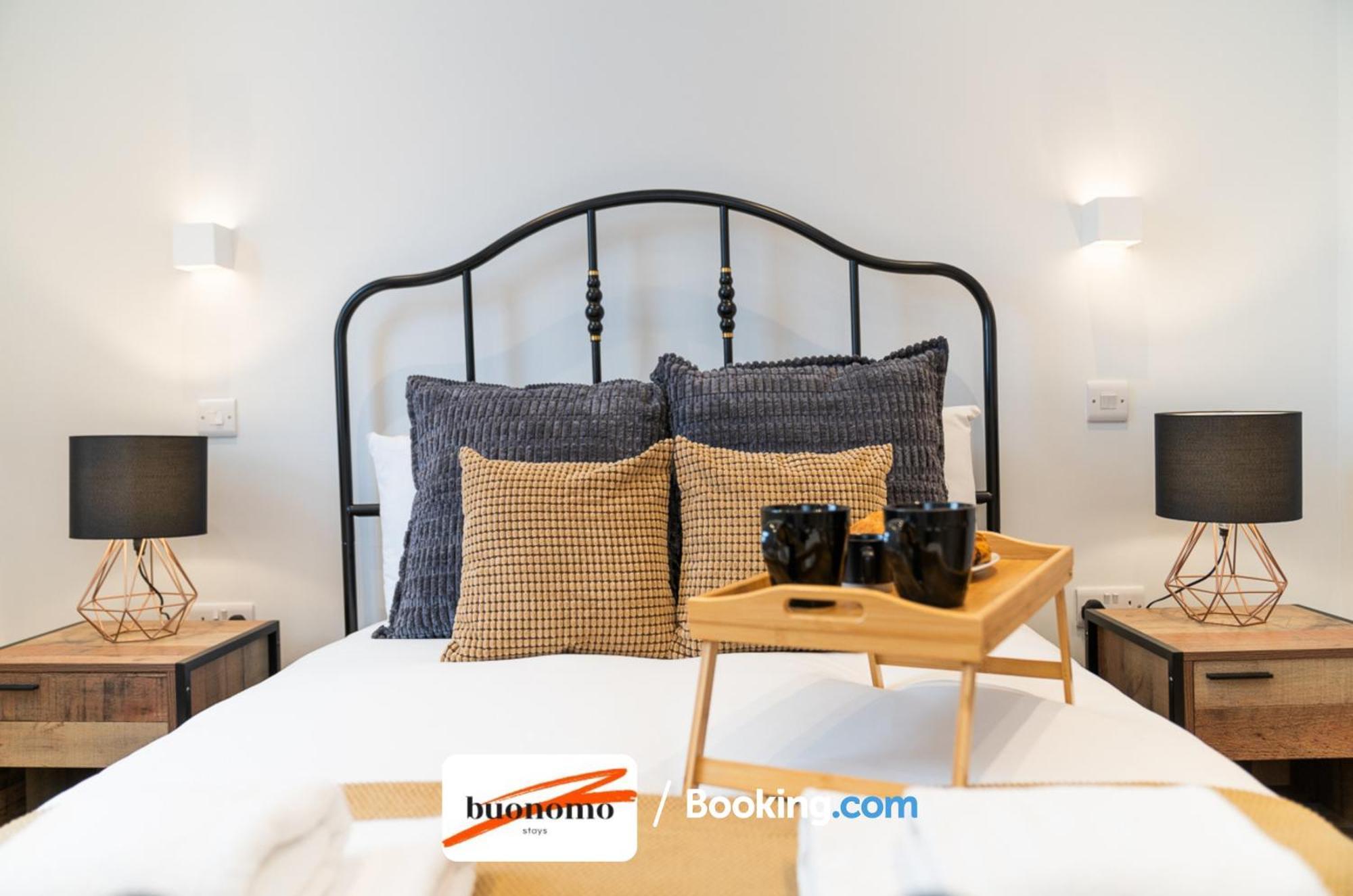 Two Bedroom Apartment At Buonomo Stays Short Lets & Serviced Accommodation Close To Wimbledon Tennis Courts ロンドン エクステリア 写真