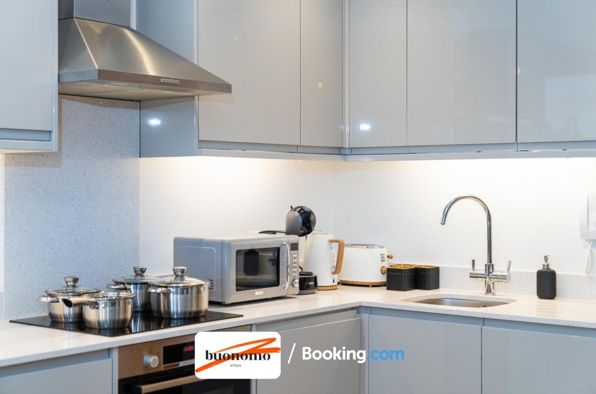 Two Bedroom Apartment At Buonomo Stays Short Lets & Serviced Accommodation Close To Wimbledon Tennis Courts ロンドン エクステリア 写真